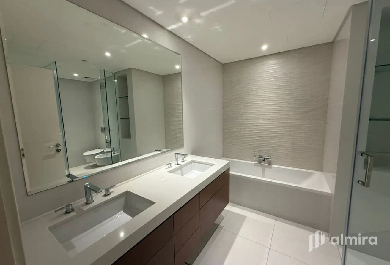 Elegant 2BR+M | Beach Access | Community View