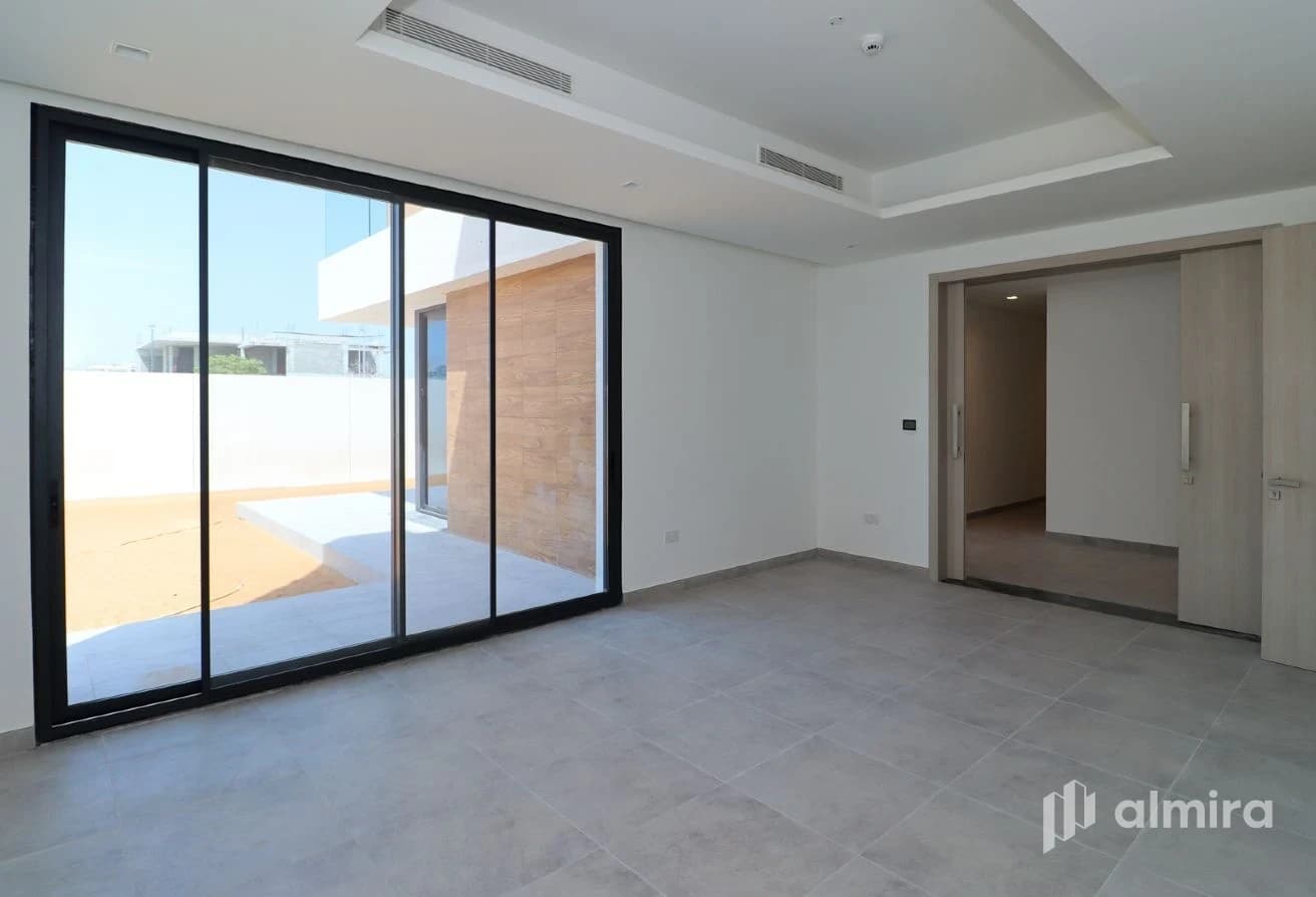 Single Row Corner | Brand New | Type C | Vacant