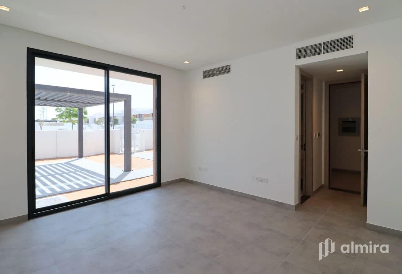 Single Row Corner | Brand New | Type C | Vacant