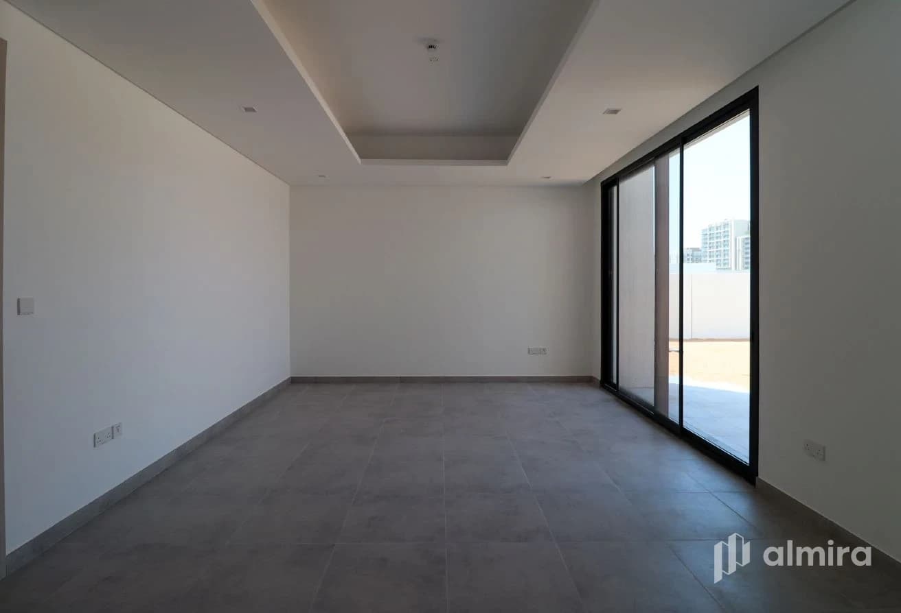 Single Row Corner | Brand New | Type C | Vacant
