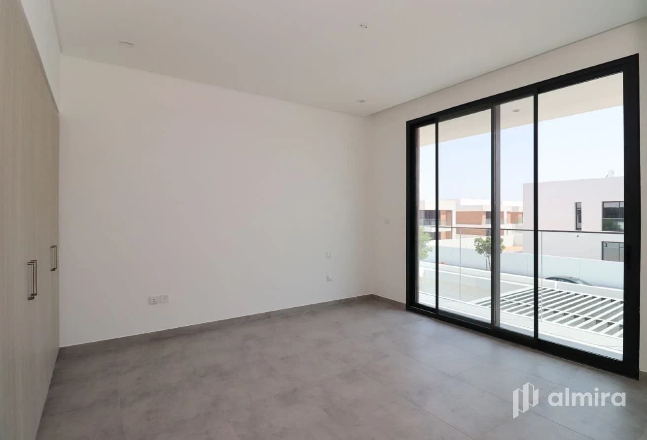 Single Row Corner | Brand New | Type C | Vacant