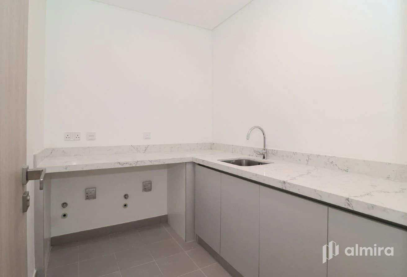 Single Row Corner | Brand New | Type C | Vacant