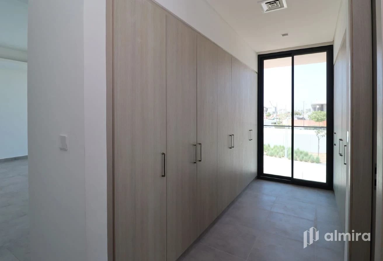 Single Row Corner | Brand New | Type C | Vacant