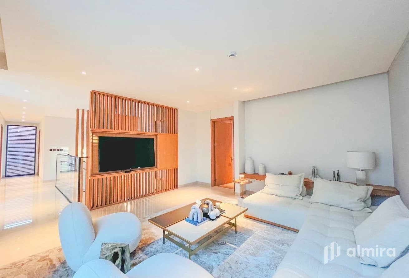 Premium 5BR + Pod | Single Row | Prime Location