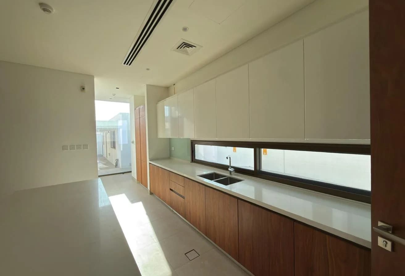 Single Row Corner | Vacant | Waterfront Living