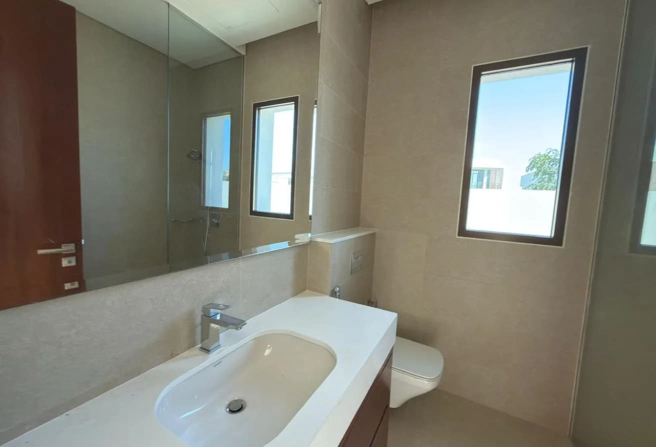 Single Row Corner | Vacant | Waterfront Living