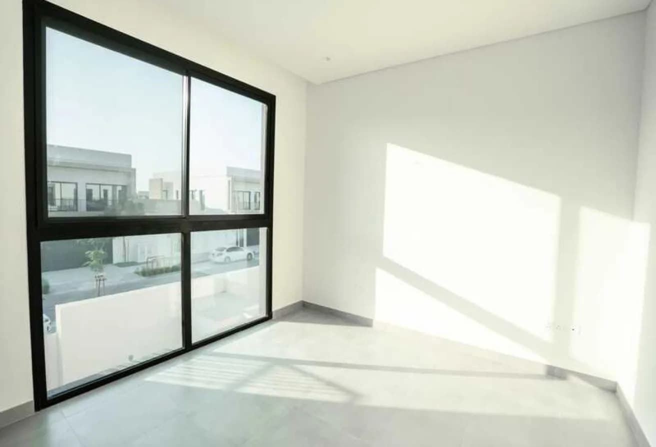 Near The Park | Single Row | Prime Location