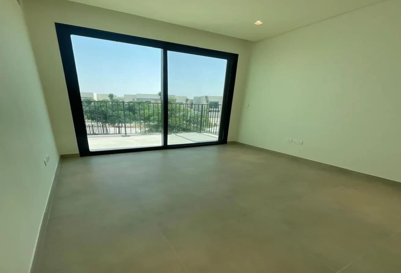Near The Park | Single Row | Prime Location