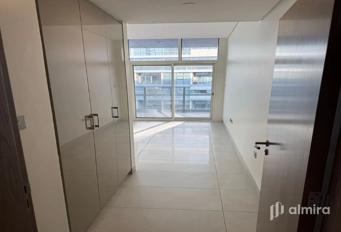 Partial Sea View | 2 Balconies | Well Maintained