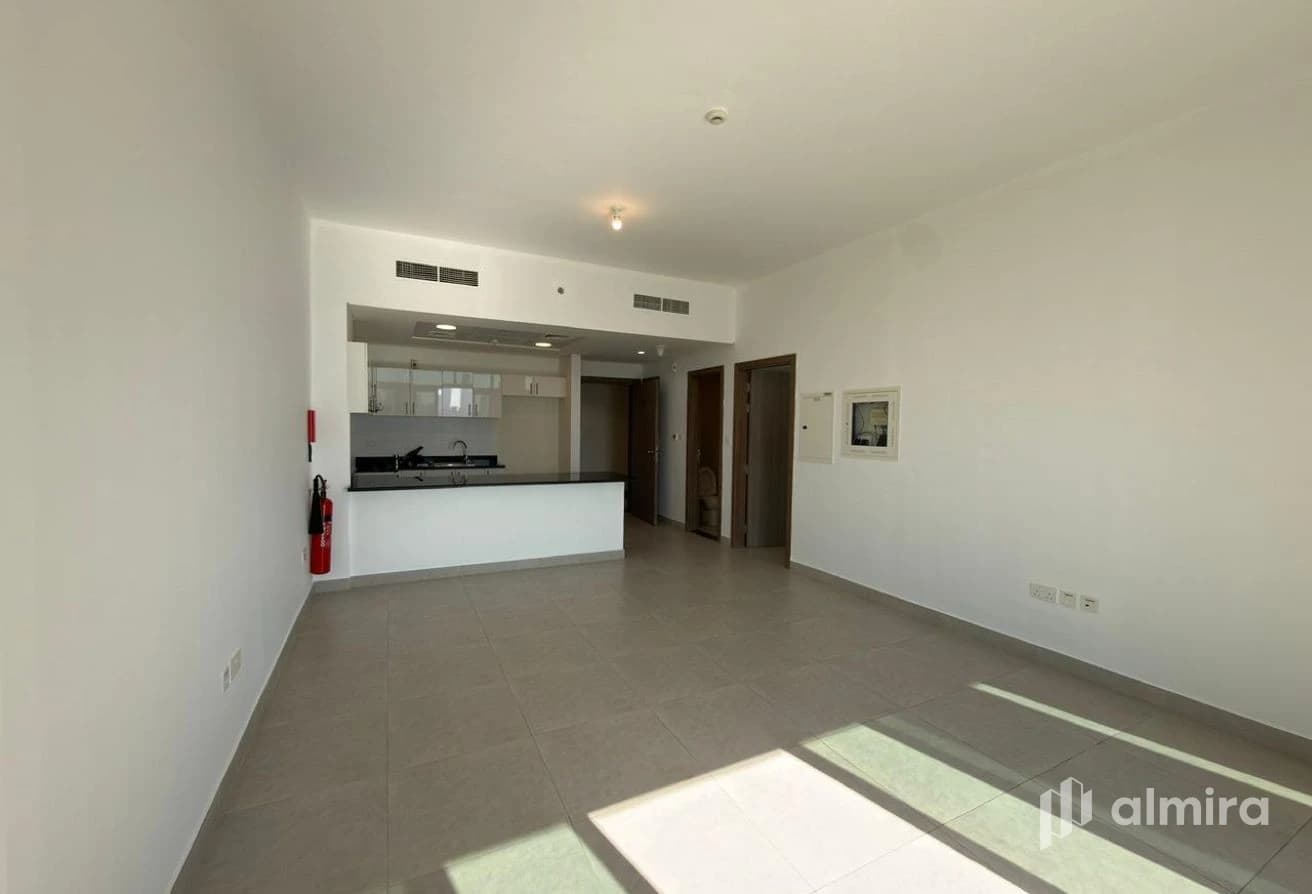 Sea View | Low Floor | Pristine Condition