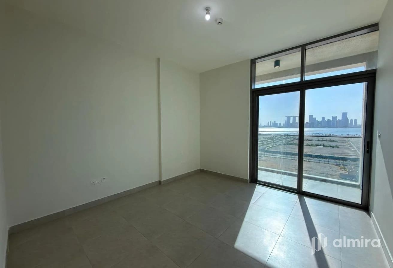 Sea View | Low Floor | Pristine Condition