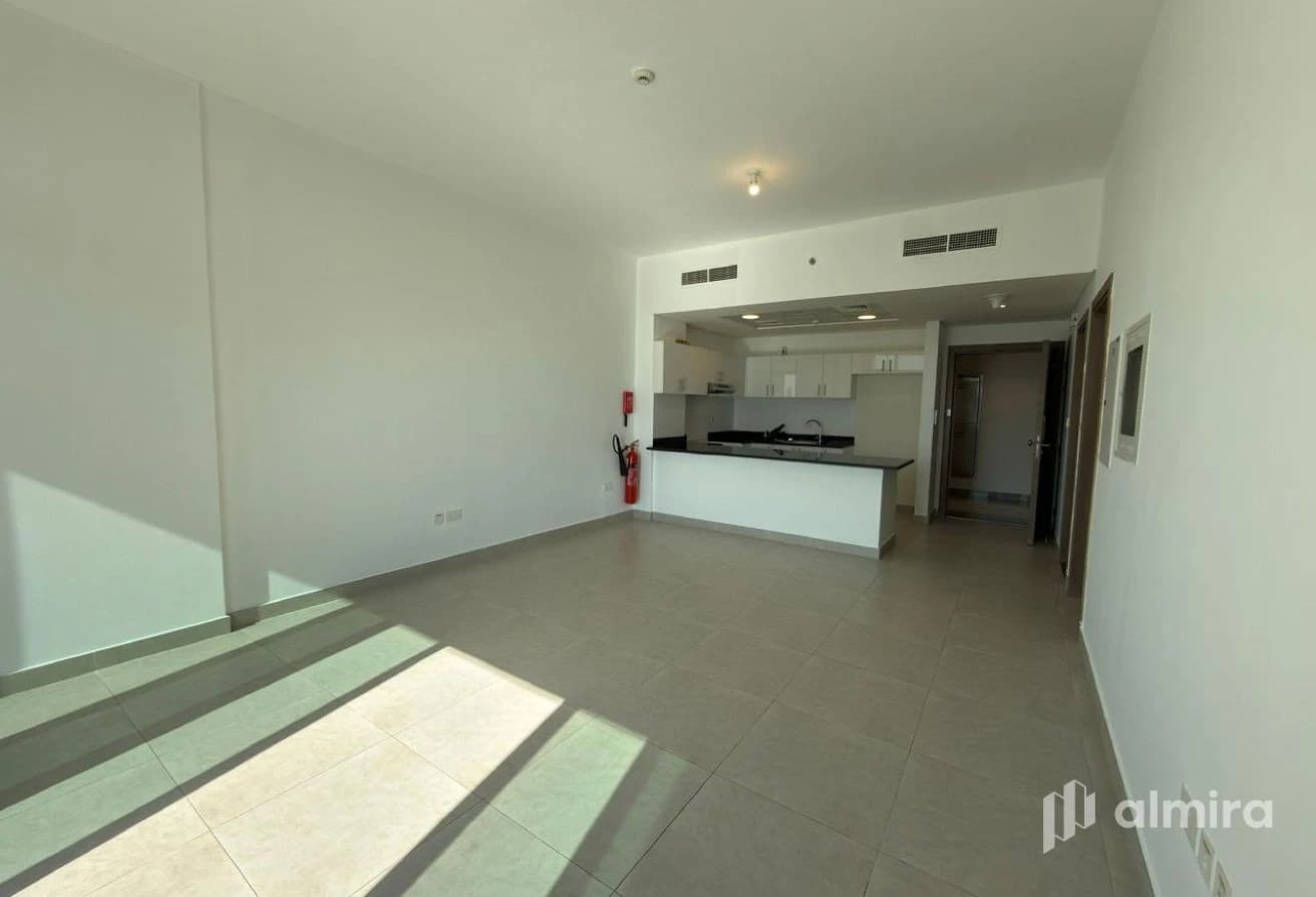 Sea View | Low Floor | Pristine Condition