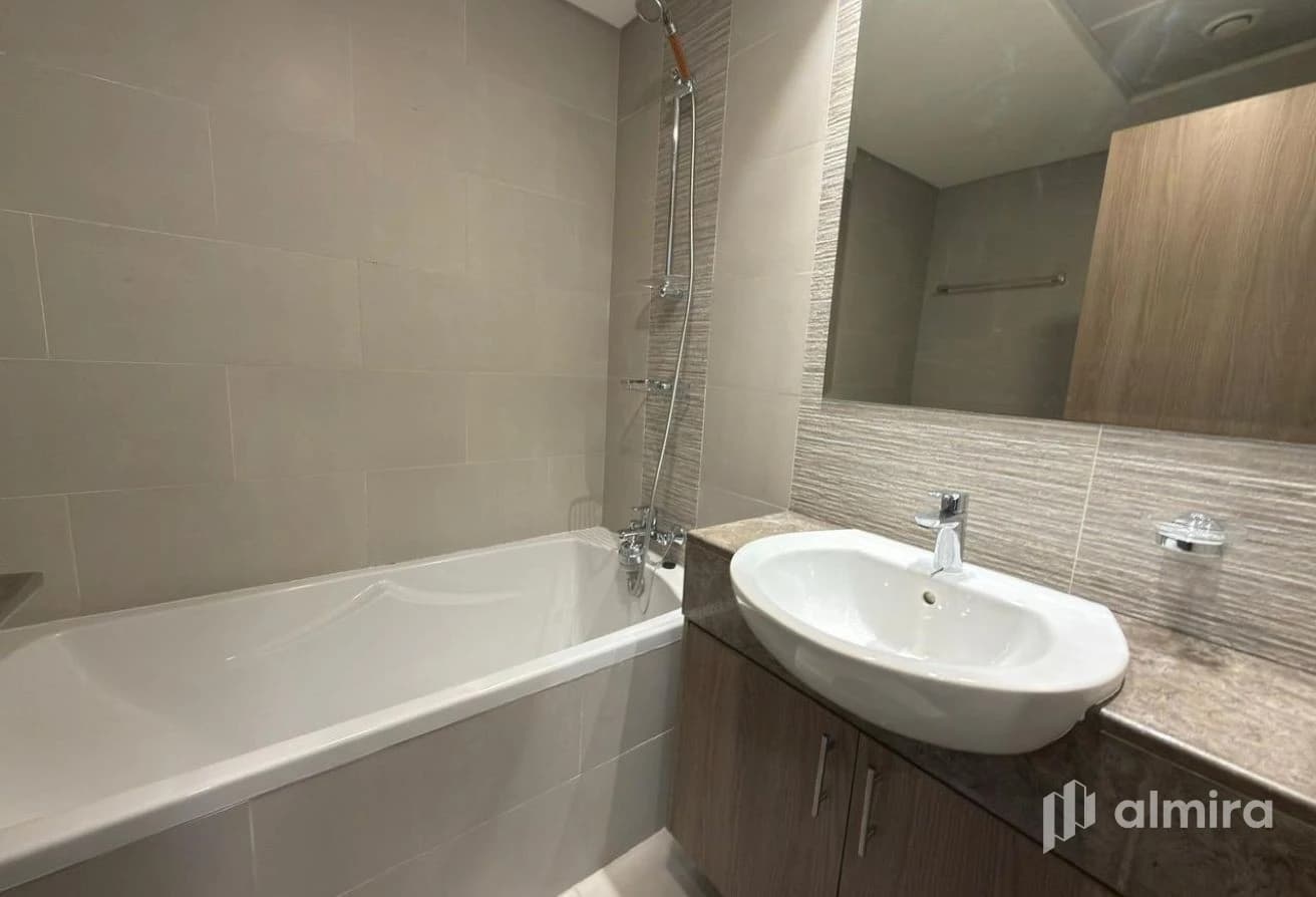 Sea View | Low Floor | Pristine Condition